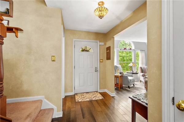 5743 Villahaven Dr, Bethel Park, PA 15236