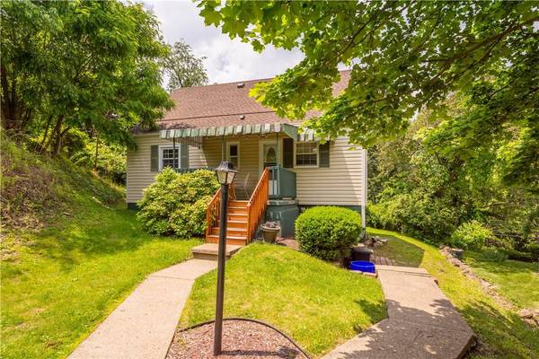 1853 Montour St, Coraopolis, PA 15108