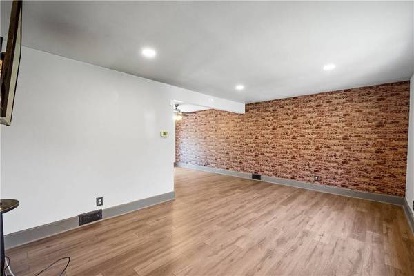 804 Division St, West Mifflin, PA 15122