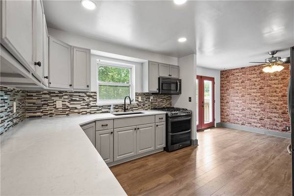 804 Division St, West Mifflin, PA 15122