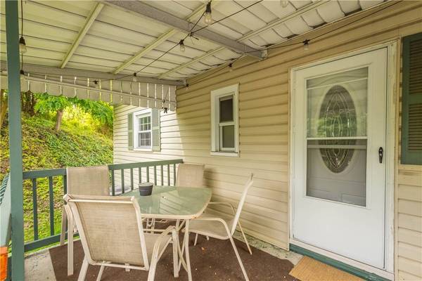 1853 Montour St, Coraopolis, PA 15108