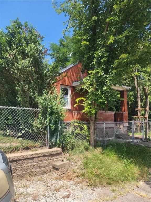 313 Linton St, Mckees Rocks, PA 15136