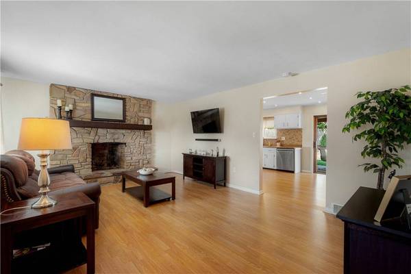 3475 Bench Dr, Baldwin Boro, PA 15236