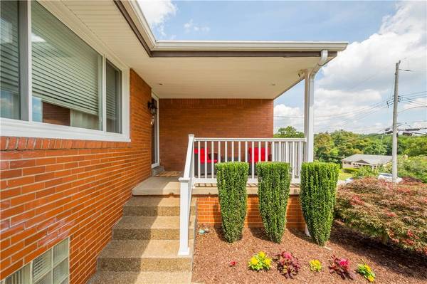 3475 Bench Dr, Baldwin Boro, PA 15236