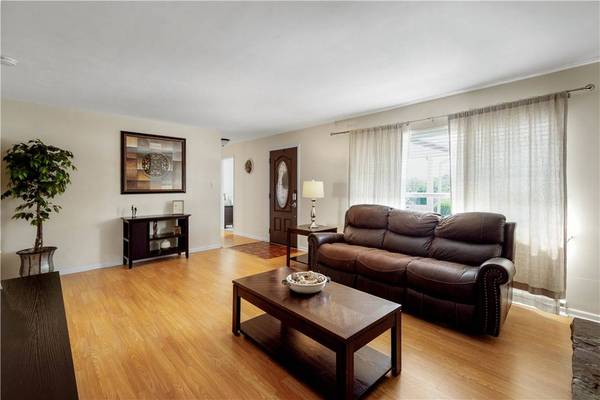 3475 Bench Dr, Baldwin Boro, PA 15236