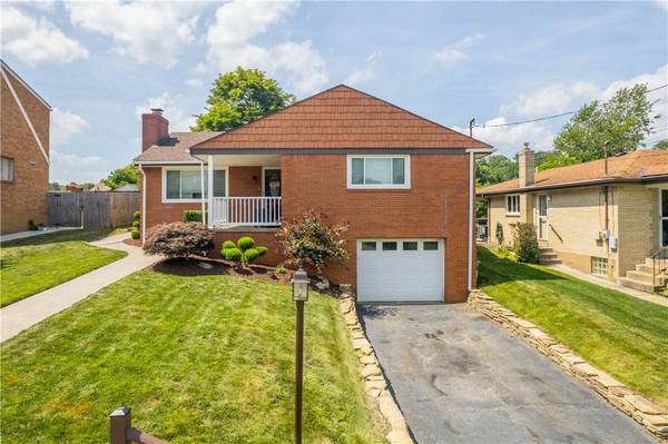 3475 Bench Dr, Baldwin Boro, PA 15236