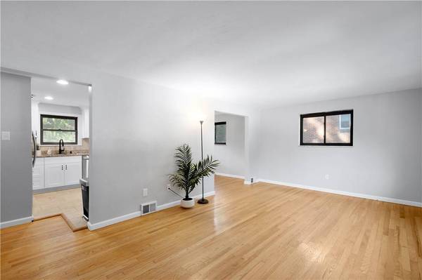 423 Woodrift Ln, Pleasant Hills, PA 15236