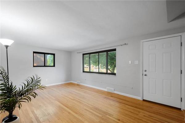 423 Woodrift Ln, Pleasant Hills, PA 15236