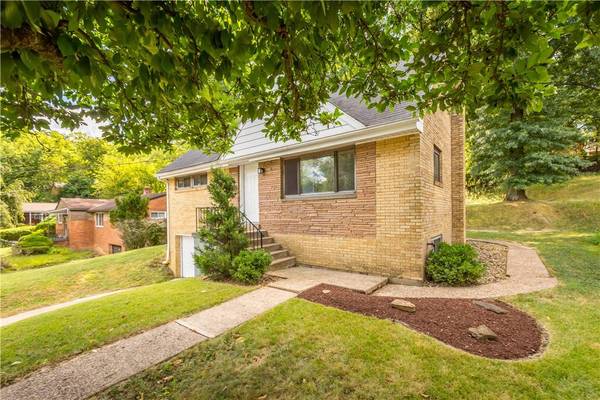 423 Woodrift Ln, Pleasant Hills, PA 15236
