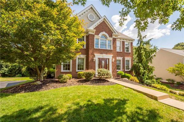 5699 Villahaven Dr, Bethel Park, PA 15236