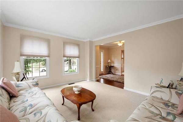 5699 Villahaven Dr, Bethel Park, PA 15236