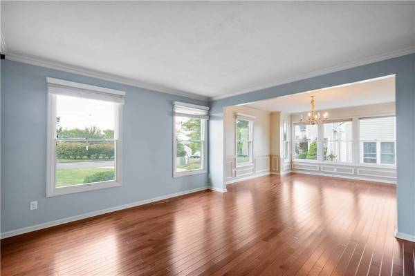 921 Bideford Dr, South Park, PA 15129