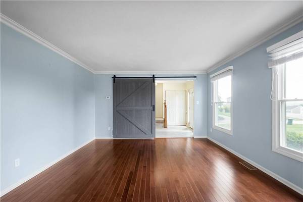 921 Bideford Dr, South Park, PA 15129