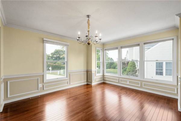 921 Bideford Dr, South Park, PA 15129