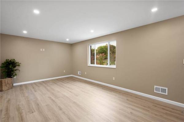 397 Cavan Dr, Pleasant Hills, PA 15236