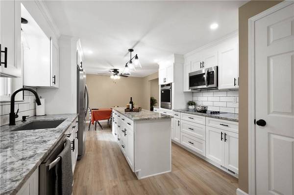 397 Cavan Dr, Pleasant Hills, PA 15236