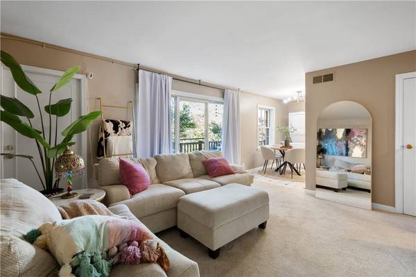 110 Jamestown Dr #D, Scott Twp, PA 15216