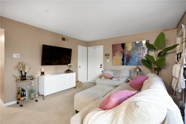 110 Jamestown Dr #D, Scott Twp, PA 15216