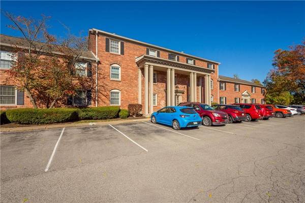 110 Jamestown Dr #D, Scott Twp, PA 15216