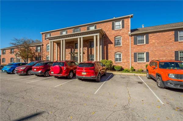 110 Jamestown Dr #D, Scott Twp, PA 15216