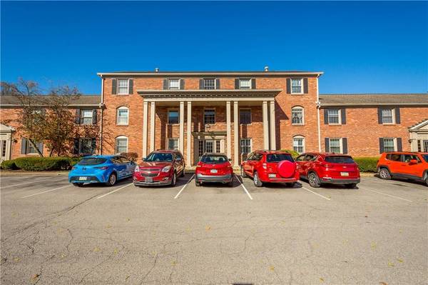 110 Jamestown Dr #D, Scott Twp, PA 15216