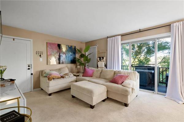 110 Jamestown Dr #D, Scott Twp, PA 15216