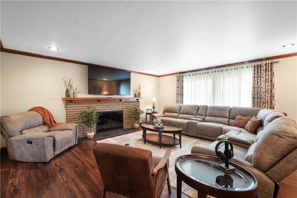 4954 Parkvue Dr, Whitehall, PA 15236