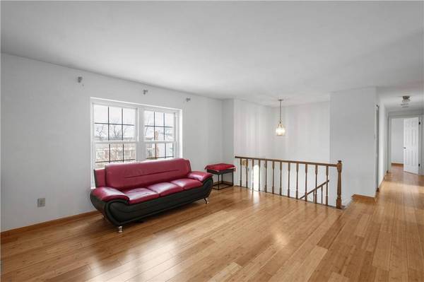 186 Sylvania Dr, South Park, PA 15236