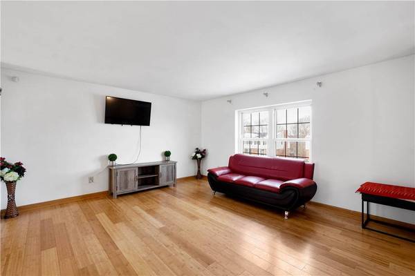 186 Sylvania Dr, South Park, PA 15236