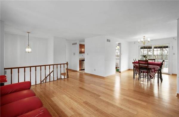 186 Sylvania Dr, South Park, PA 15236