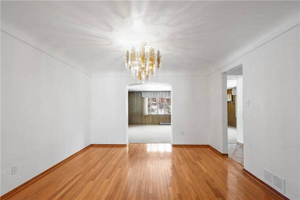 3930 Edge Rd, Brentwood, PA 15227