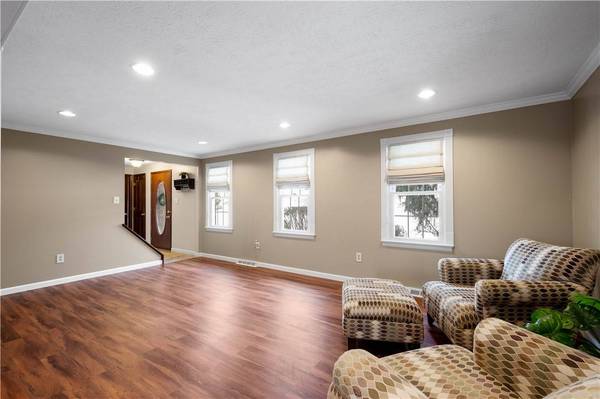 994 Westchester Rd, South Park, PA 15129