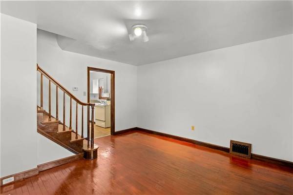 333 Greenlee Rd, Brentwood, PA 15227