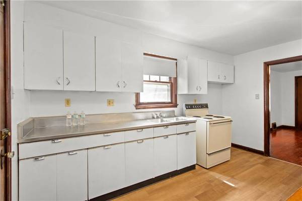 333 Greenlee Rd, Brentwood, PA 15227