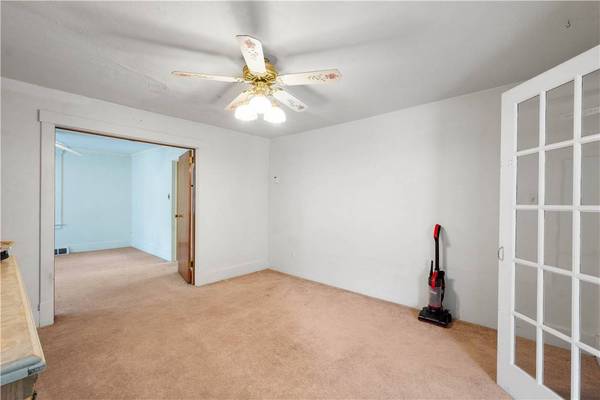 1260 Grove Rd, Castle Shannon, PA 15234