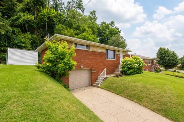3190 Mayflower Dr, Whitehall, PA 15227