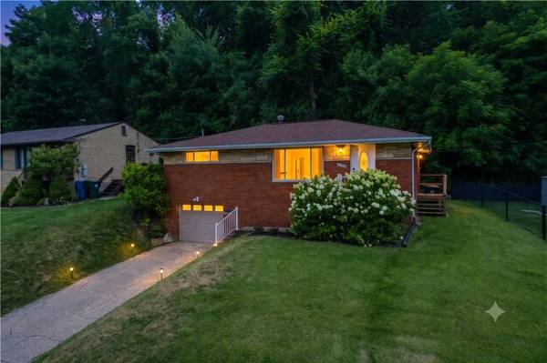 3190 Mayflower Dr, Whitehall, PA 15227