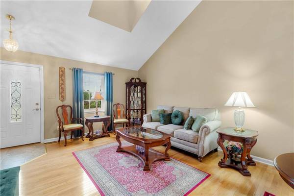 3039 Duncan Ln, Whitehall, PA 15236