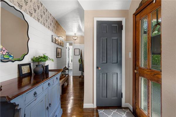 213 Drake Rd, Bethel Park, PA 15102