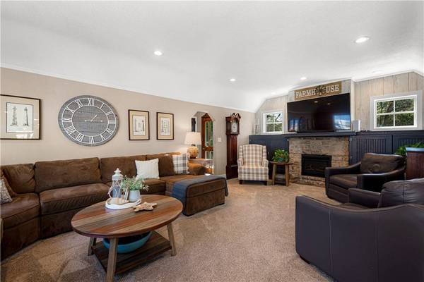 213 Drake Rd, Bethel Park, PA 15102