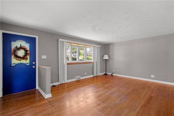 210 Linhart Ln, Baldwin Boro, PA 15236