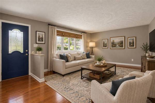 210 Linhart Ln, Baldwin Boro, PA 15236