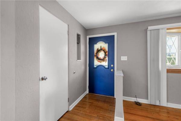 210 Linhart Ln, Baldwin Boro, PA 15236