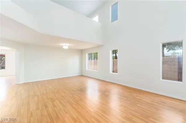 10021 Peseo Cresta AVE, Las Vegas, NV 89117