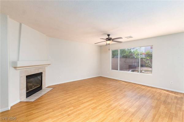 10021 Peseo Cresta AVE, Las Vegas, NV 89117