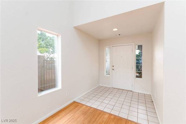 10021 Peseo Cresta AVE, Las Vegas, NV 89117