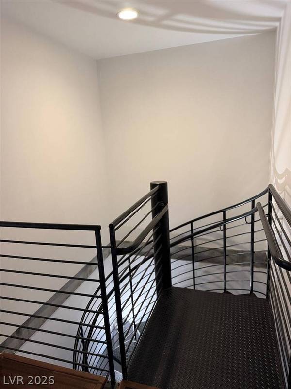 353 E Bonneville AVE #275