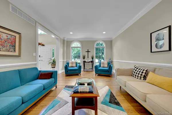 16 Eagle CT, White Plains, NY 10605