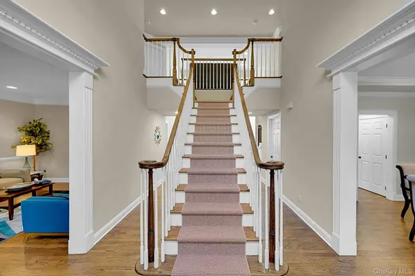 16 Eagle CT, White Plains, NY 10605