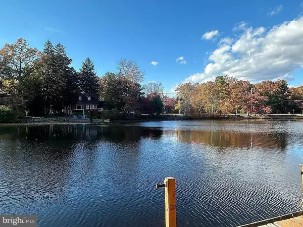 227 E LAKE BLVD, Medford, NJ 08055